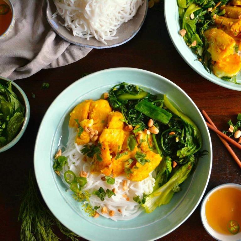 un bol de poisson à la vietnamienne avec des nouilles de riz, le cha ca la vong