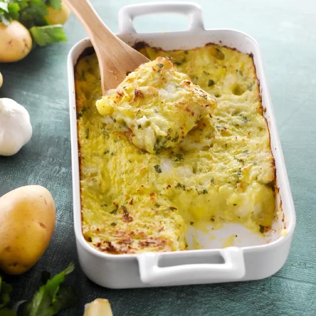 un plat de brandade parmentière gratinée