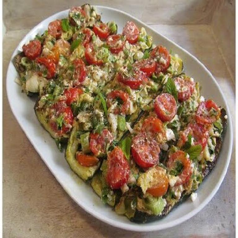 un plat de courgettes farcies à la mozzarella, façon méditerranée