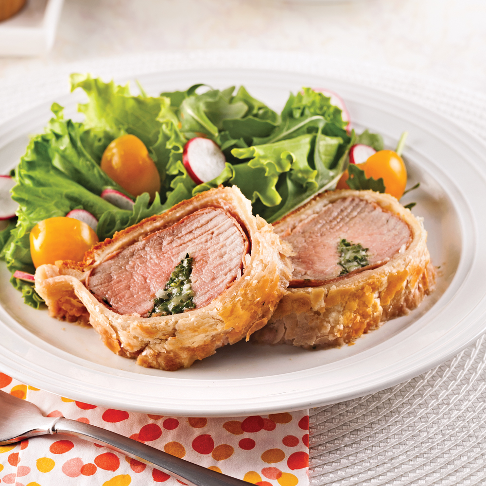2 tranches d'un filet de porc en croûte de pate feuilletée, façon wellington