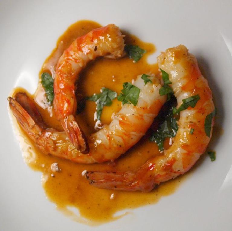 3 gambas avec une réduction de poivron et de whisky