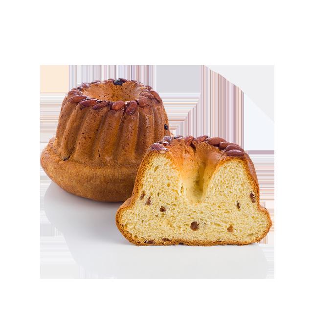 Un kouglof entier et un kouglof coupé en deux