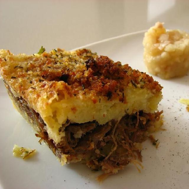 Une part de parmentier de confit de canard
